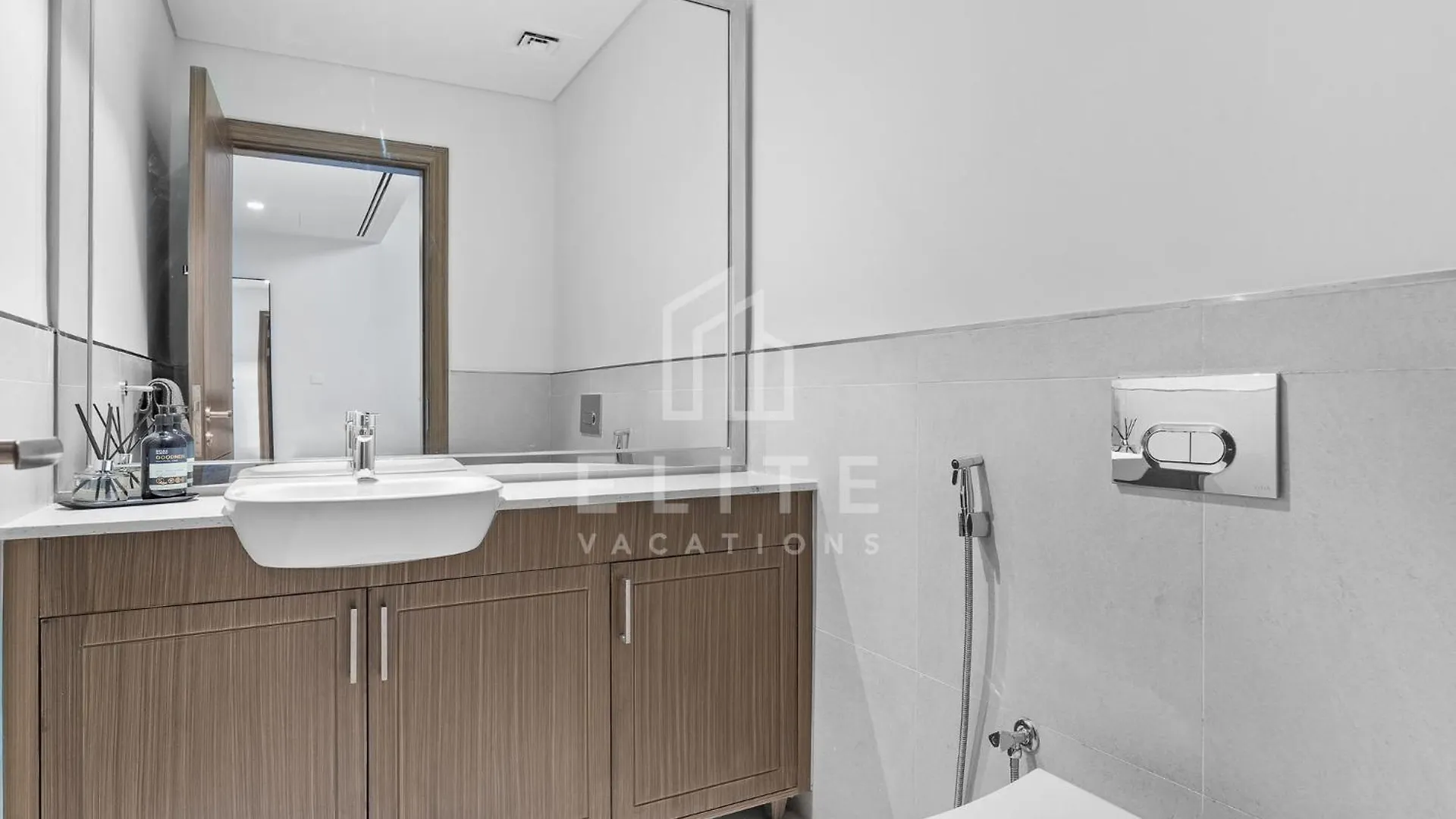 Luxury 4Br Villa Next To J1 Beach With Burj Views Dubai